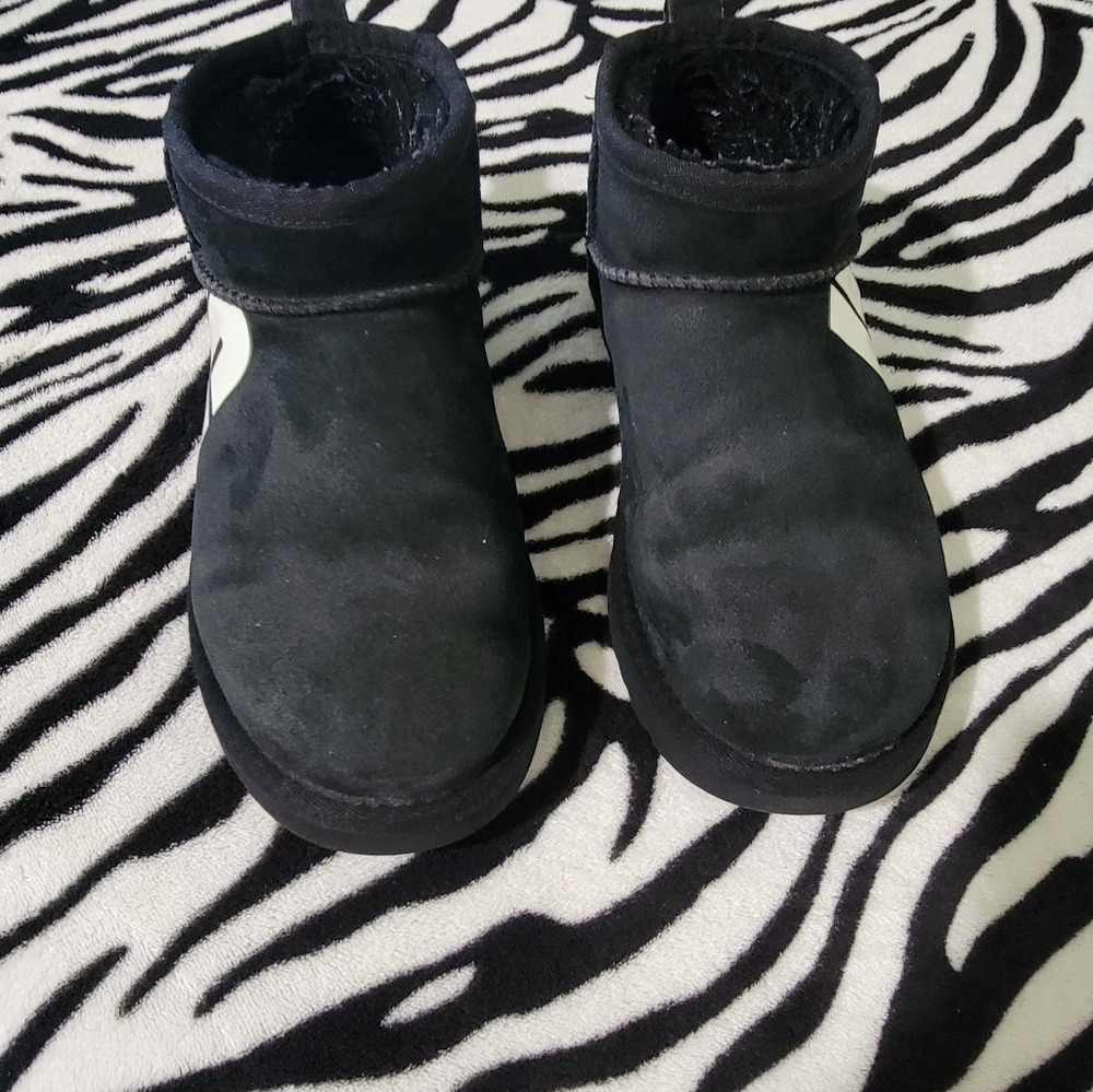 UGGS boots - Picture 4 of 4